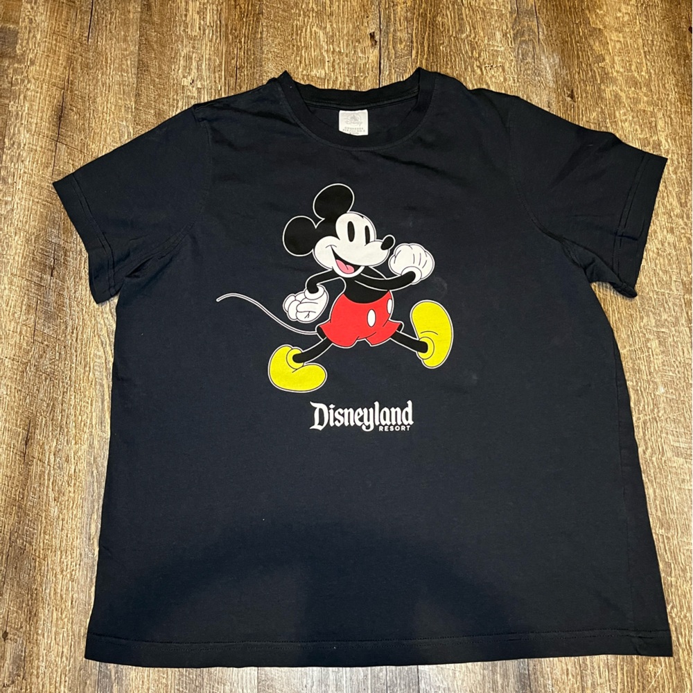 Classic‎ Mickey “Disney Resort” Black Graphic T-shirt Size Medium
